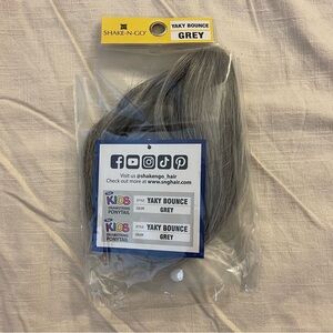 Wig Shake-n-Go Yaky Bounce Grey Ponytail